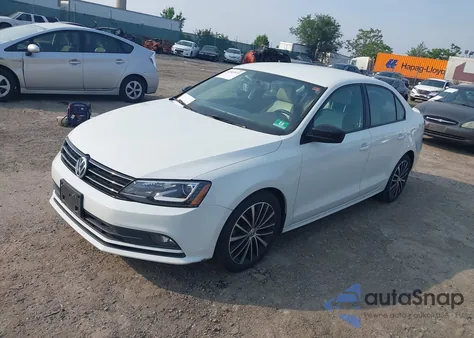 2016 Volkswagen Jetta 1.8T Sport из США, поврежденный, VIN 3VWD17AJ2GM268762
